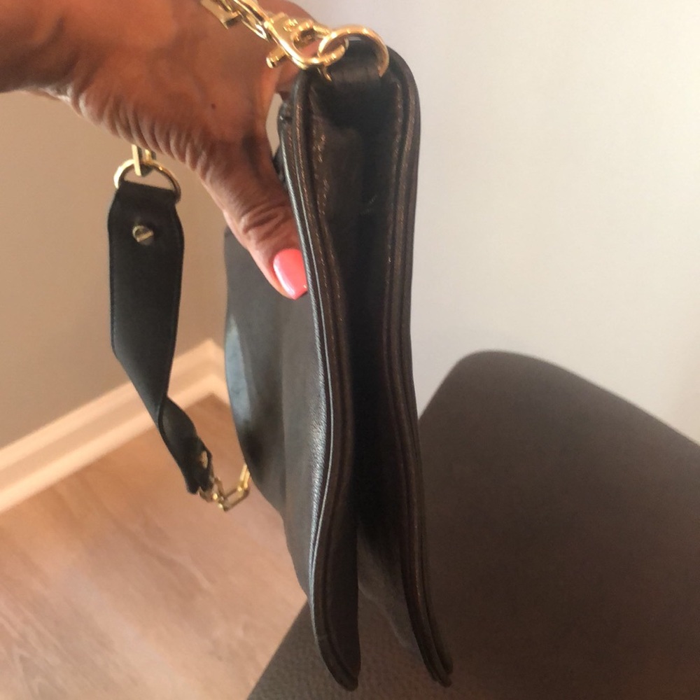 Tory Burch Bomb Reva - Black with Gold chain - Picture 4 of 9